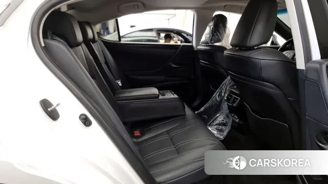 Lexus ES300h 7th generation 2020 Белый из Кореи, фото 3