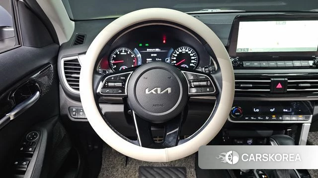 Kia Seltos 2022 Белый из Кореи, фото 3