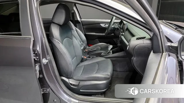 Kia The New K3 2nd generation 2023 Серый из Кореи, фото 3