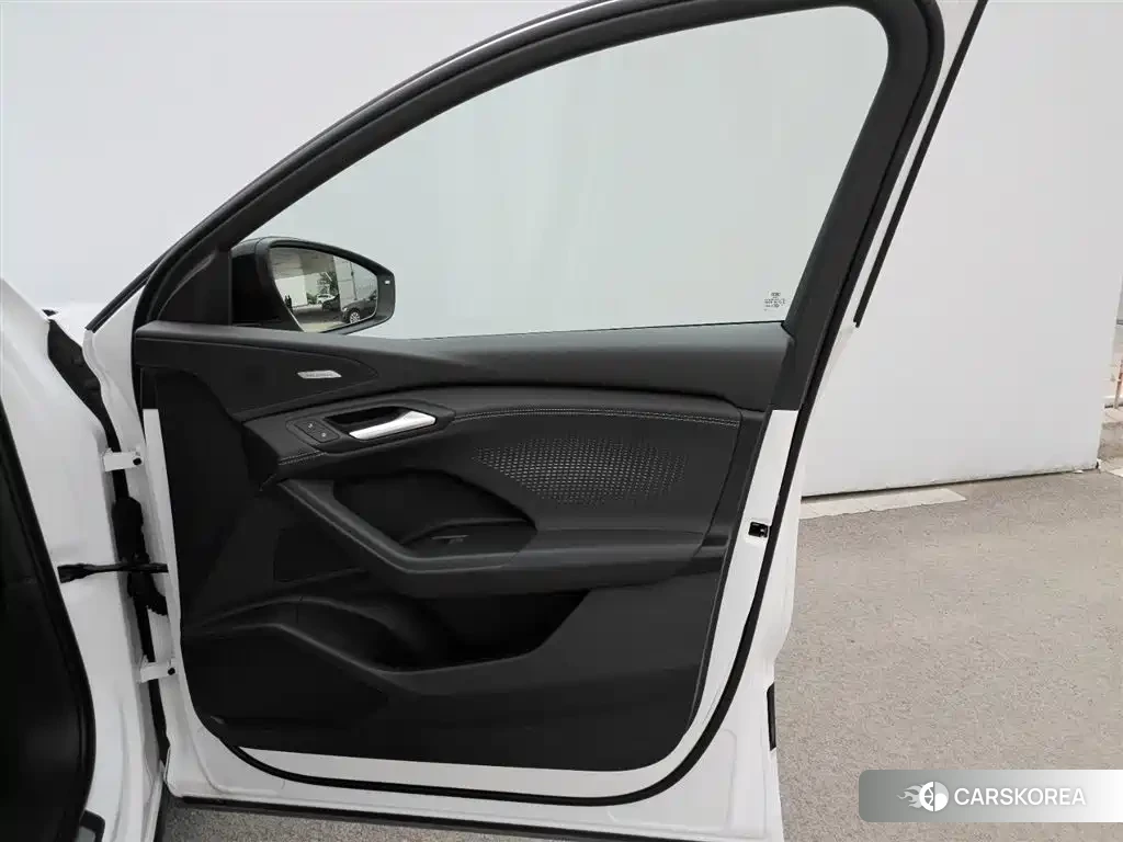 Audi Q6L e-tron 2025 Белый из Китая, фото 3
