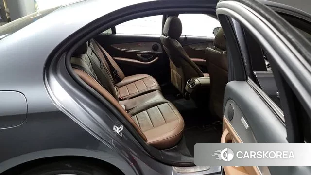 Mercedes-Benz E-Class W213 2018 Серебряный из Кореи, фото 3