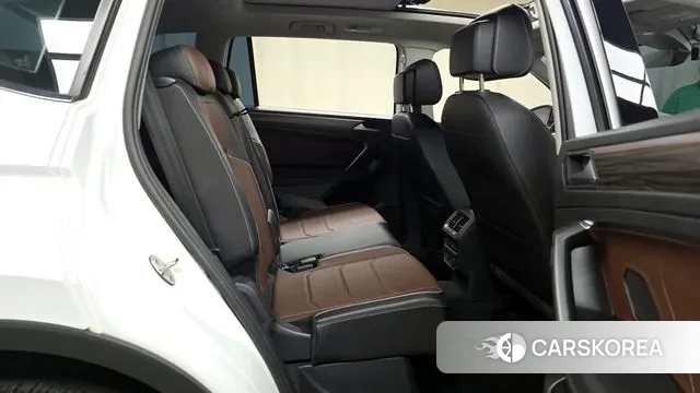 Volkswagen Tiguan Allspace 2022 Белый из Кореи, фото 3