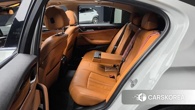 BMW 5 Series (G30) 2018 Белый из Кореи, фото 3