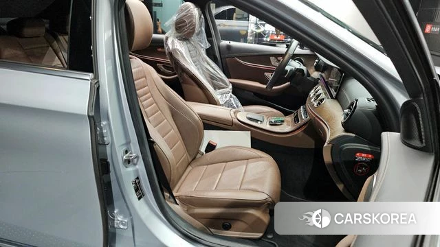 Mercedes-Benz E-Class W213 2022 Серебристо-серый из Кореи, фото 3