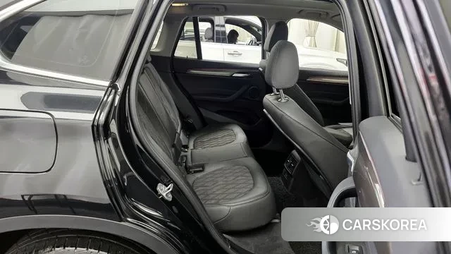 BMW X1 (F48) 2021 Черный из Кореи, фото 3