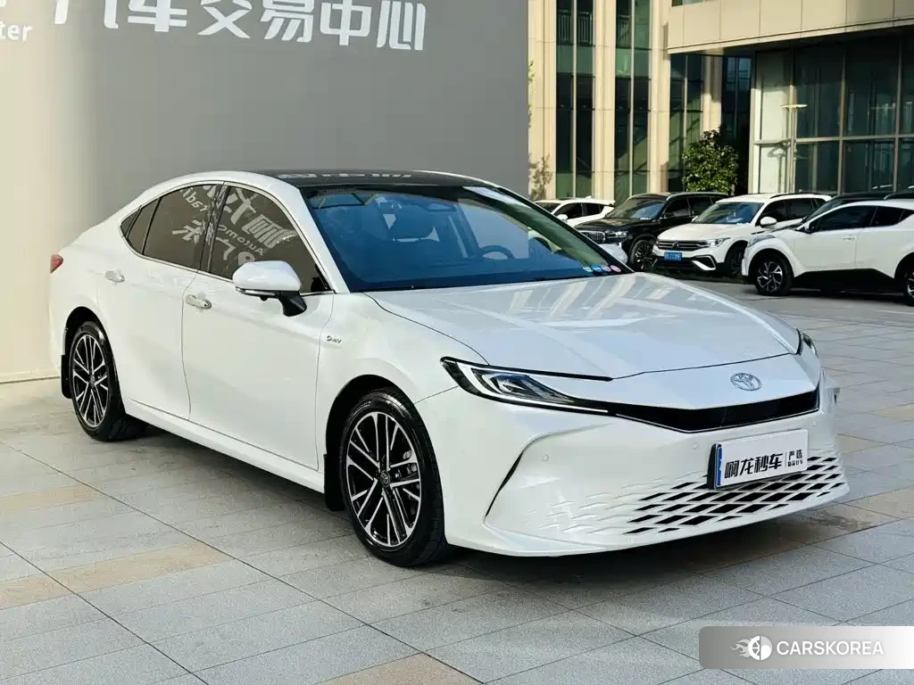 Toyota Camry 2025 Белый из Китая, фото 3