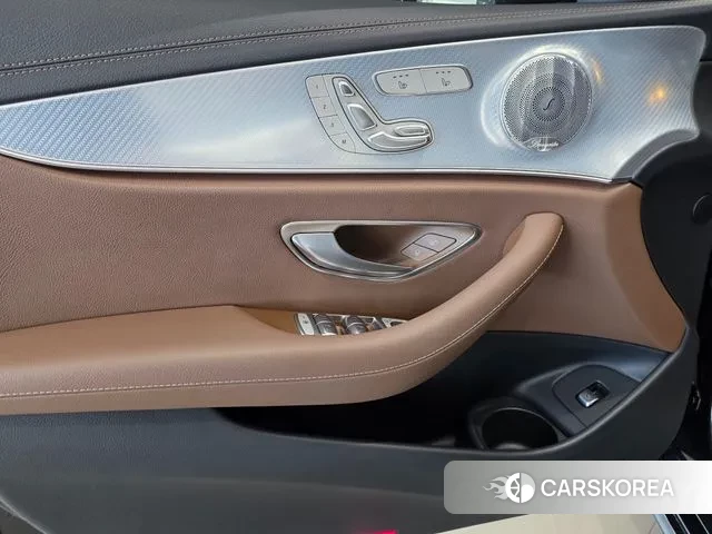 Mercedes-Benz E-Class W213 2021 Серебристо-серый из Кореи, фото 3