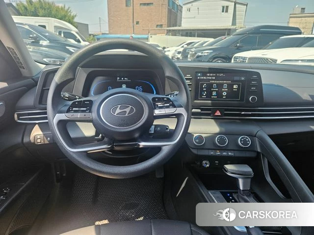 Hyundai The New Avante (CN7) 2023 Серебристо-серый из Кореи, фото 3