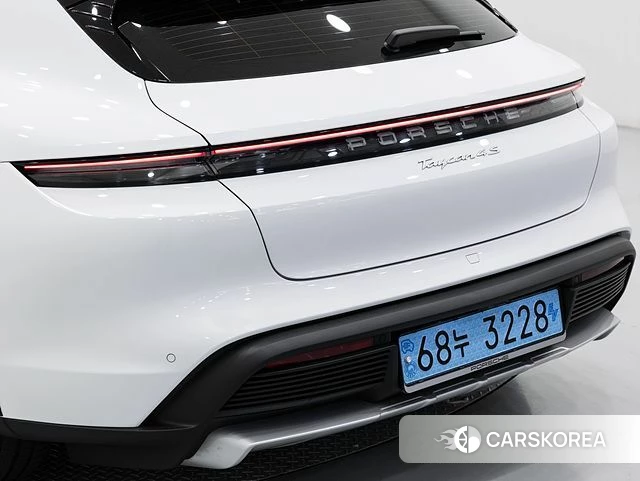 Porsche Taycan 2023 Белый из Кореи, фото 3