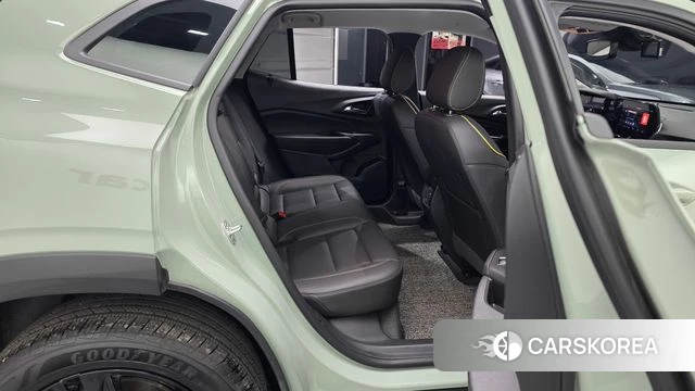 Chevrolet (GM Daewoo) Trax Crossover 2025 Темно-зеленый из Кореи, фото 3