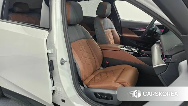 BMW 5 Series (G60) 2025 Белый из Кореи, фото 3