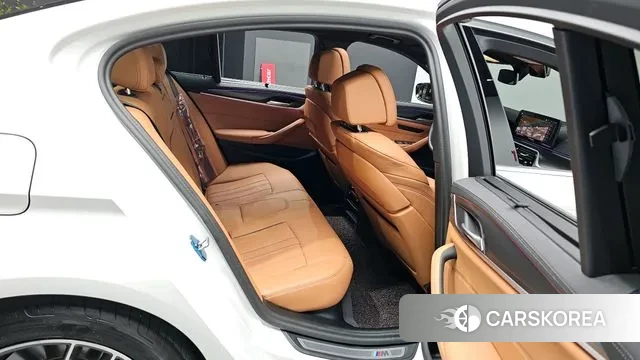 BMW 5 Series (G30) 2023 Белый из Кореи, фото 3