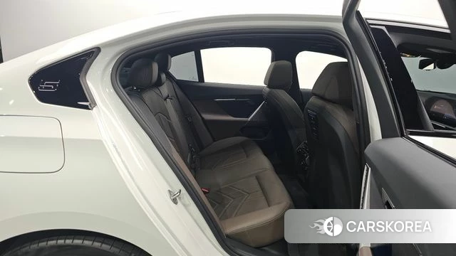 BMW 5 Series (G60) 2024 Белый из Кореи, фото 3