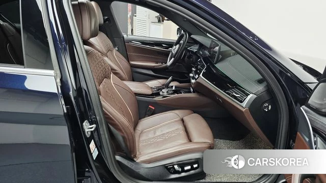 BMW 5 Series (G30) 2022 Черный из Кореи, фото 3