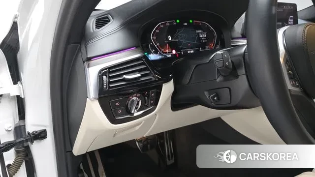 BMW 5 Series (G30) 2020 Белый из Кореи, фото 3