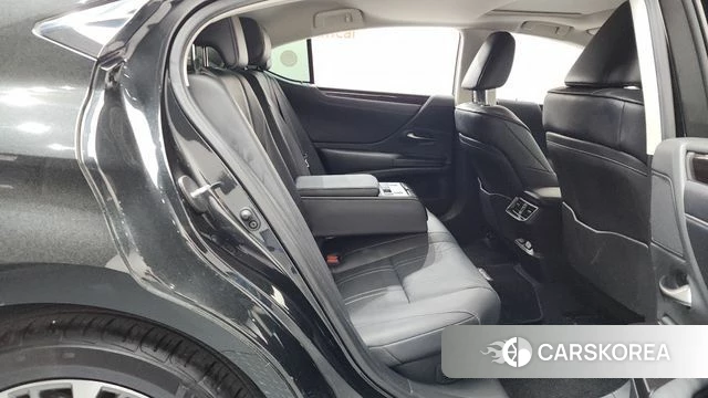 Lexus ES300h 7th generation 2021 Серый из Кореи, фото 3