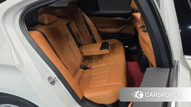 BMW 5 Series (G30) 2018 Белый из Кореи, фото 3