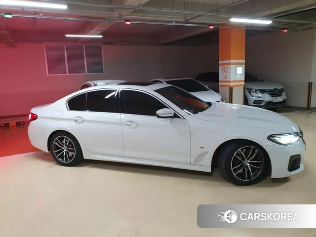 BMW 5 Series (G30) 2021 Белый из Кореи, фото 3