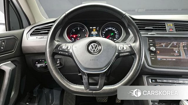 Volkswagen Tiguan second Generation 2018 Серебристо-серый из Кореи, фото 3