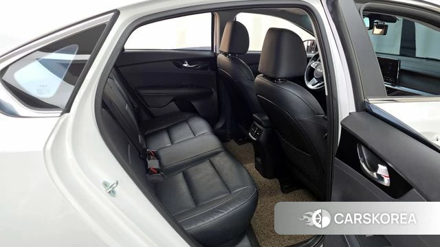 Kia The New K3 2nd generation 2023 Белый из Кореи, фото 3