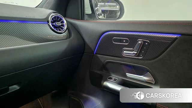 Mercedes-Benz GLA - Class H247 2023 Белый из Кореи, фото 3