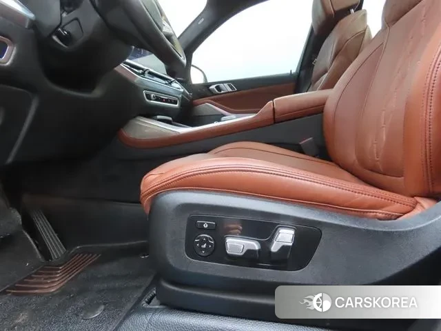 BMW X7 (G07) 2024 Белый из Кореи, фото 3