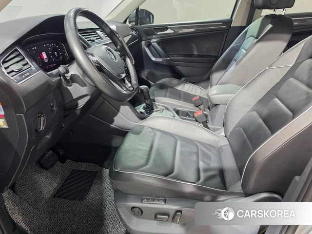 Volkswagen Tiguan Allspace 2020 Серебристо-серый из Кореи, фото 3