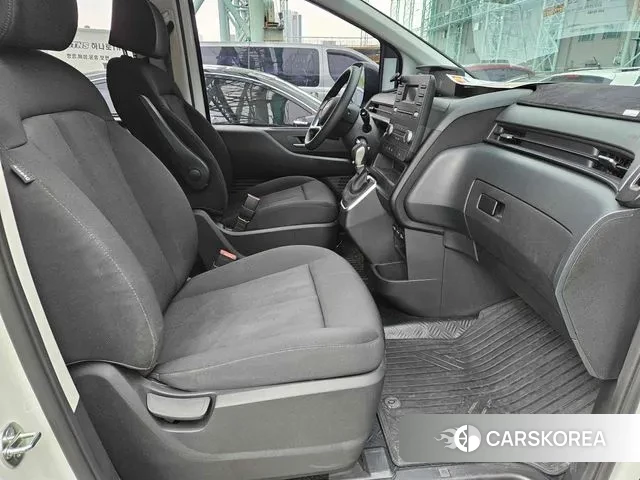 Hyundai Staria 2023 Белый из Кореи, фото 3