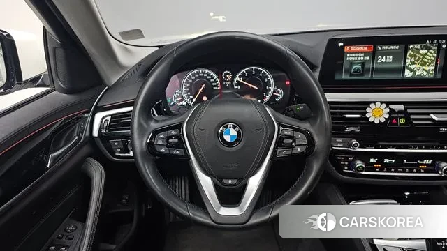 BMW 5 Series (G30) 2018 Белый из Кореи, фото 3