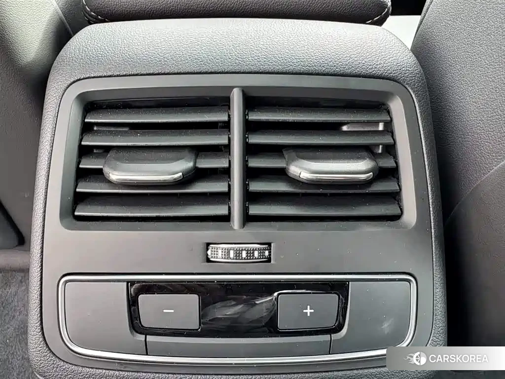 Audi A4L 2025 Зеленый из Китая, фото 3