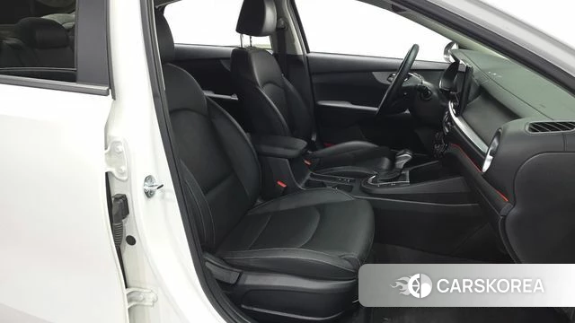 Kia The New K3 2nd generation 2022 Белый из Кореи, фото 3