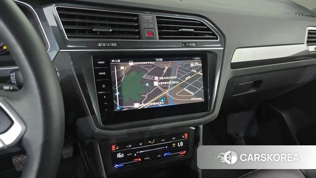 Volkswagen Tiguan second Generation 2022 Белый из Кореи, фото 3