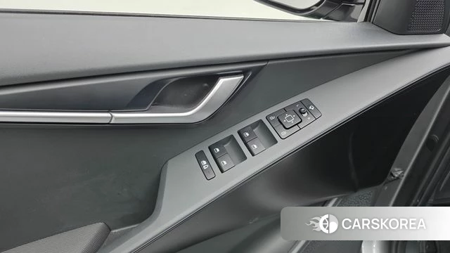 Kia Di Ol Nu Niro 2024 Серебристо-серый из Кореи, фото 3