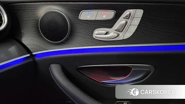 Mercedes-Benz E-Class W213 2022 Синий из Кореи, фото 3