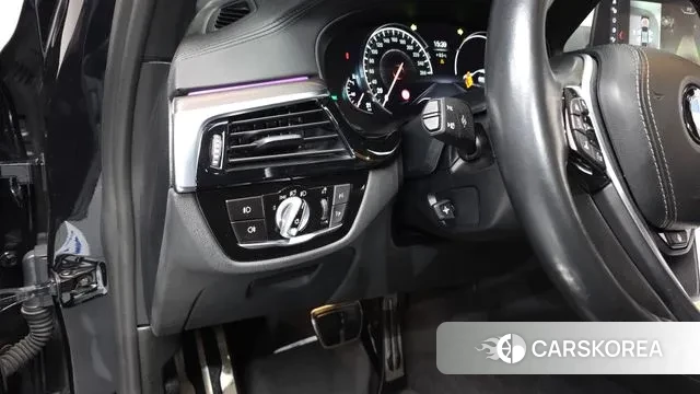 BMW 5 Series (G30) 2018 Черный из Кореи, фото 3