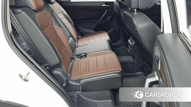 Volkswagen Tiguan Allspace 2024 Белый из Кореи, фото 3