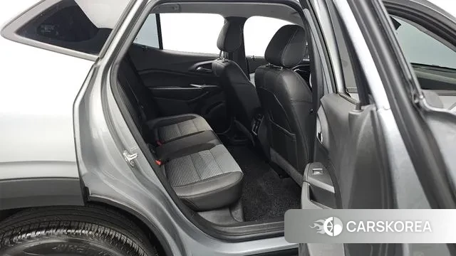 Chevrolet (GM Daewoo) Trax Crossover 2024 Серебристо-серый из Кореи, фото 3