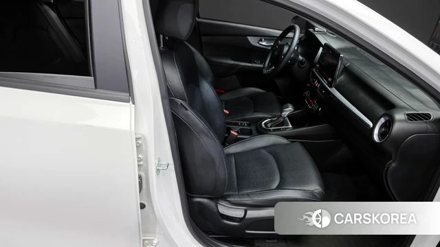 Kia The New K3 2nd generation 2022 Белый из Кореи, фото 3