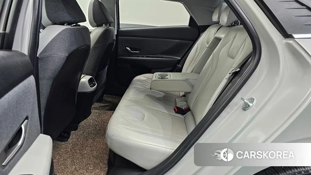 Hyundai Avante Hybrid (CN7) 2021 Серебристо-серый из Кореи, фото 3