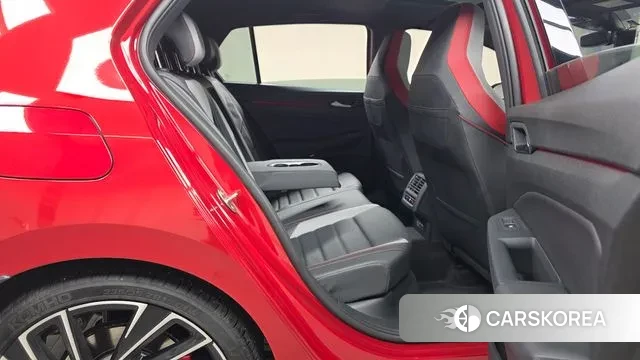 Volkswagen Golf 8th Generation 2024 Красный из Кореи, фото 3