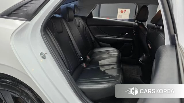 Hyundai Avante Hybrid (CN7) 2023 Белый из Кореи, фото 3