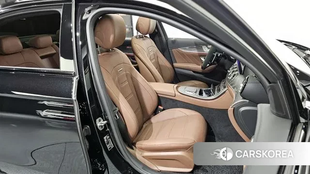 Mercedes-Benz E-Class W213 2023 Черный из Кореи, фото 3