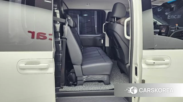 Hyundai Staria 2023 Белый из Кореи, фото 3