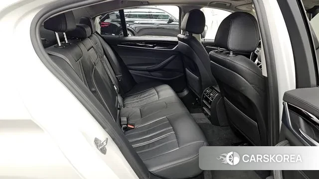 BMW 5 Series (G30) 2019 Белый из Кореи, фото 3