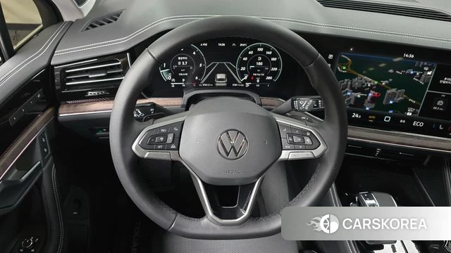 Volkswagen Touareg 3rd generation 2025 Черный из Кореи, фото 3