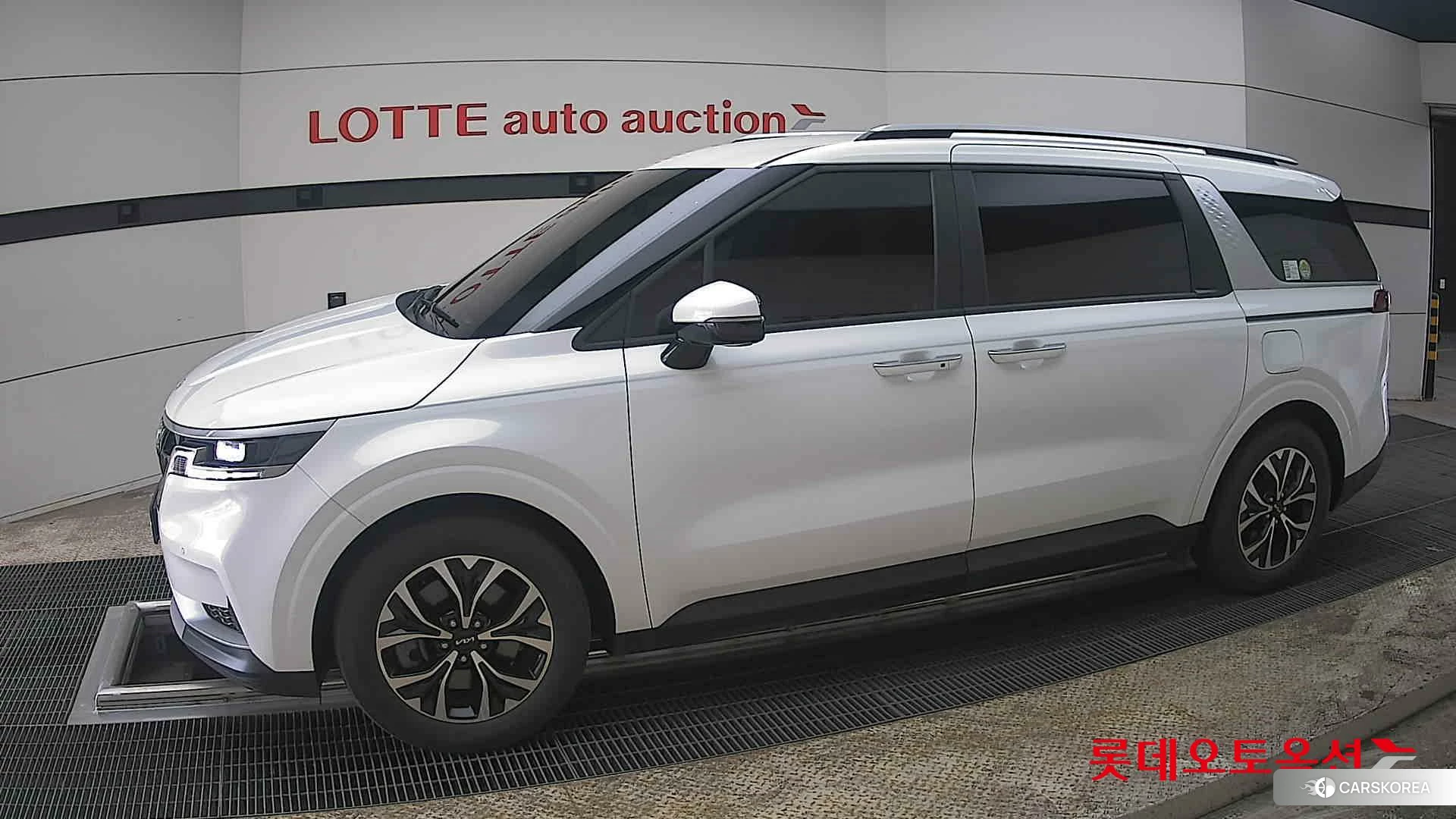 Kia Carnival 2023 Белый из Кореи, фото 3