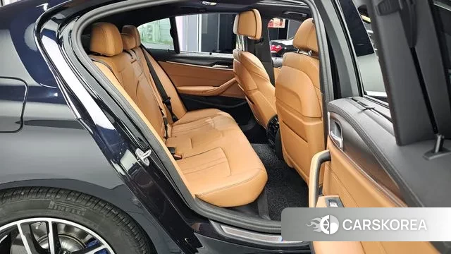 BMW 5 Series (G30) 2023 Черный из Кореи, фото 3