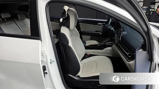 Kia Sportage 5th Generation 2023 Белый из Кореи, фото 3