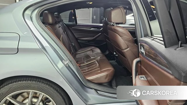 BMW 5 Series (G30) 2018 Серебристо-серый из Кореи, фото 3