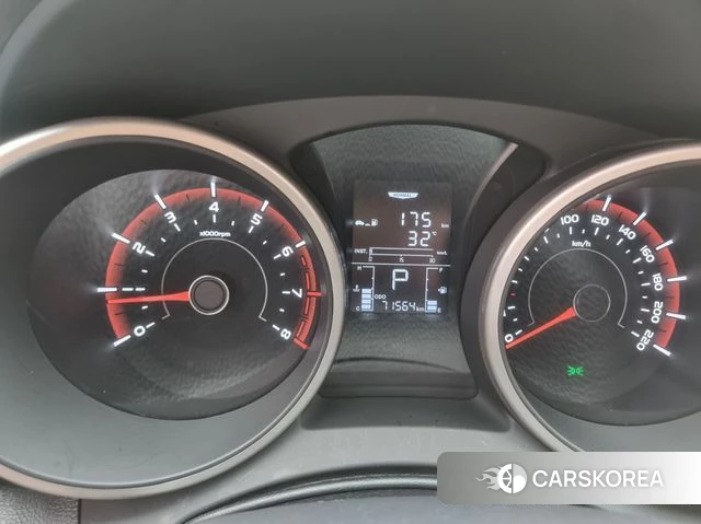 Ssangyong Tivoli Armor 2018 Жемчужный цвет из Кореи, фото 3